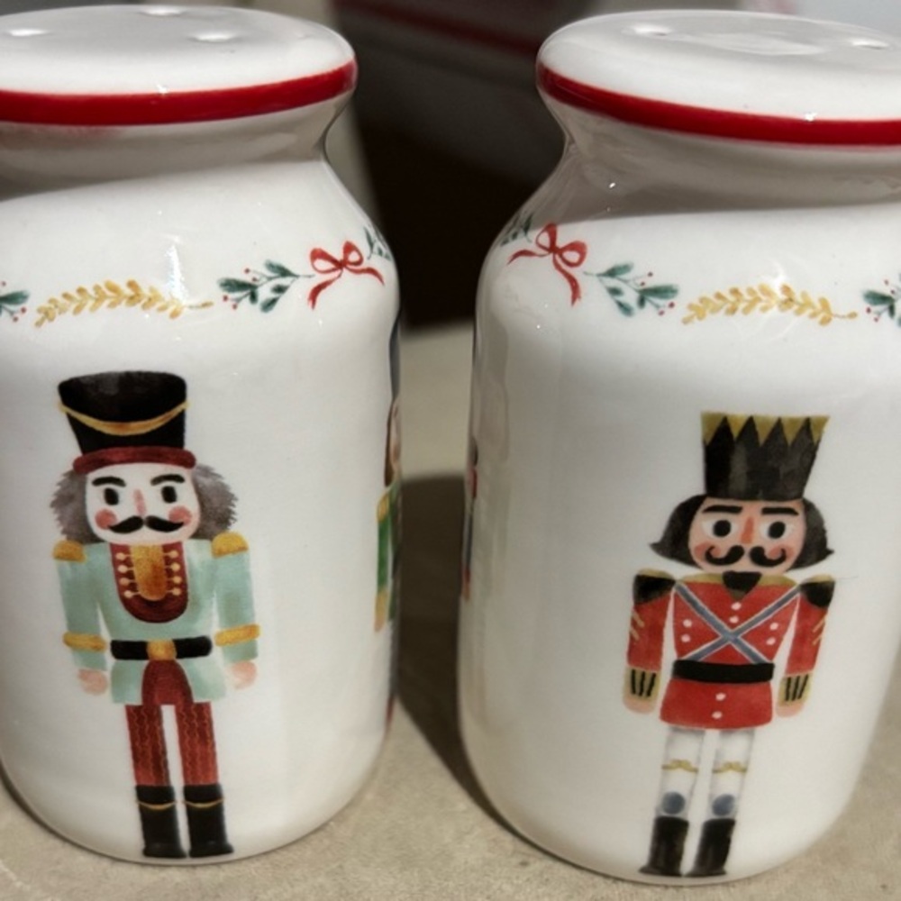 Kirkland's Home Nutcracker‎ Ceramic Salt and Pepper Shaker Set with Tray NEW - Picture 4 of 6